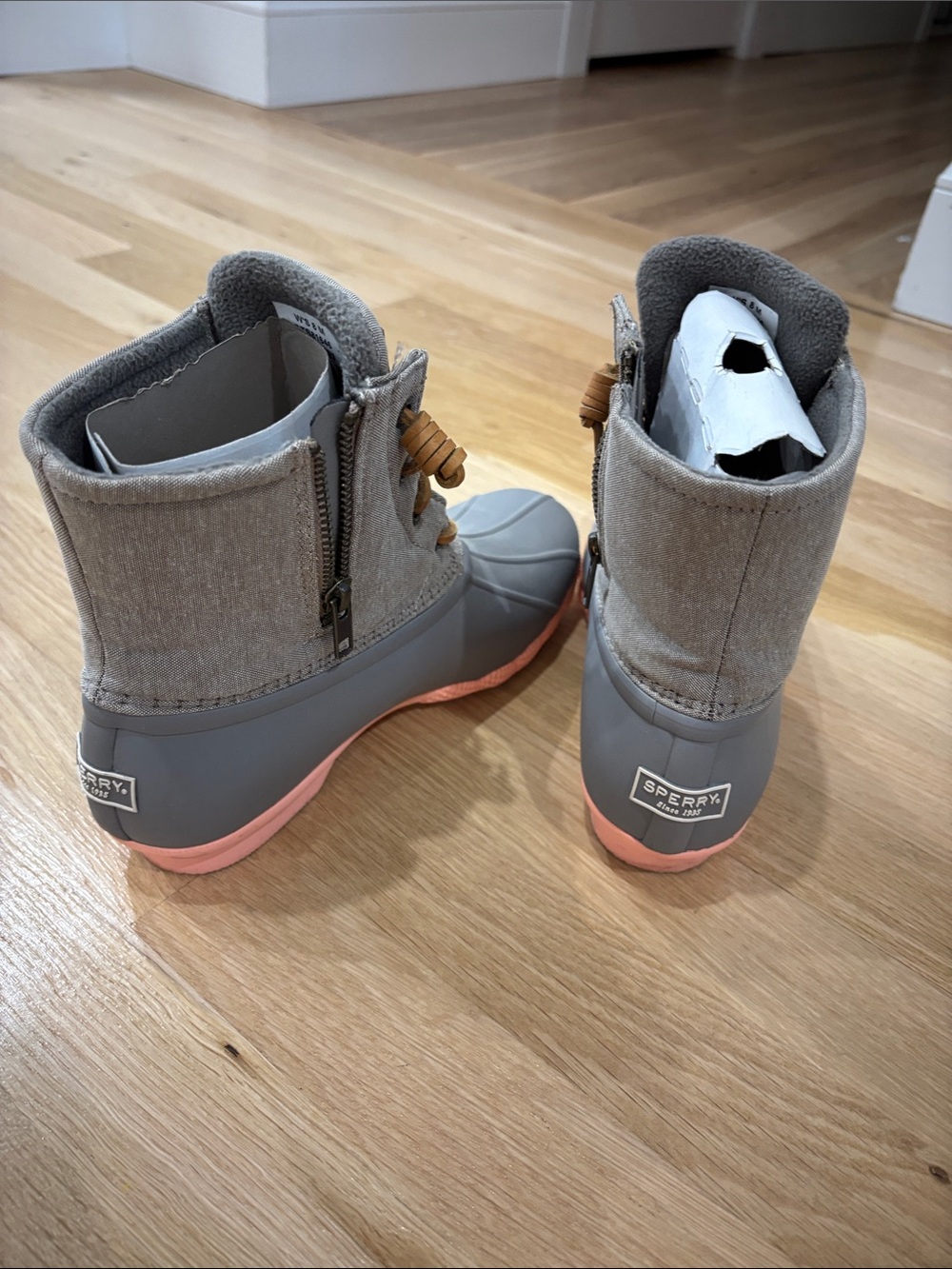 Sperry Women’s Gray Duck Boots with Pink Soles- size 8 - Picture 3 of 4